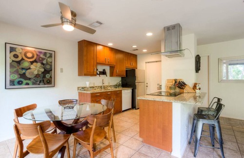 Barton Hills House | Greenbelt Access & Views, Close to DT