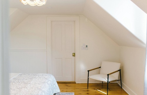 Boothbay Harbor Hotel | Greenleaf Inn 5 - Alyson's Room - Main House King, Ocean views, Large Bath!