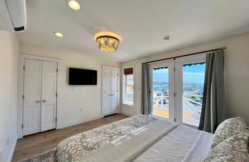 Boothbay Harbor Hotel | Greenleaf Inn Room 6 | Private Entry Executive King Suite, Large Balcony, Harbor Views!