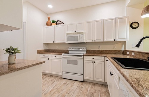 Naples Condo | GreenLinks/Lely Condo; Renovated w/Amazing View/Resort Amenities; Near Beach