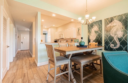 Naples Condo | Greenlinks/Lely - Vibrant coastal flair condo w/office space-Grounds/lake views-Resort Amenities