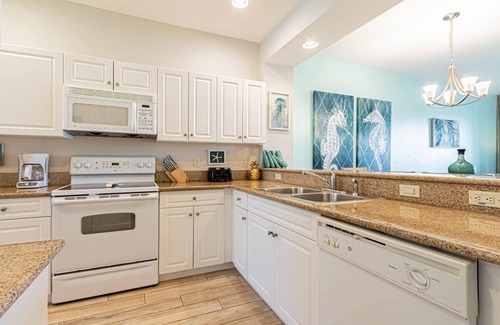 Naples Condo | Greenlinks/Lely - Vibrant coastal flair condo w/office space-Grounds/lake views-Resort Amenities