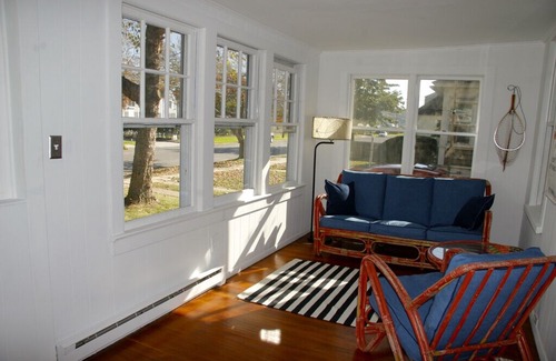 Pipes Cove House | Greenport/West Dublin Stylish Beach House-1/2 Block From the Beach