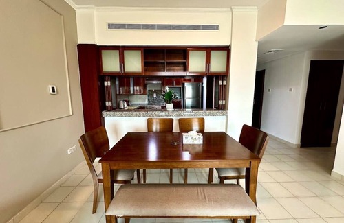 The Greens Apartment | Greens & Views I Spectacular Lakes View I
