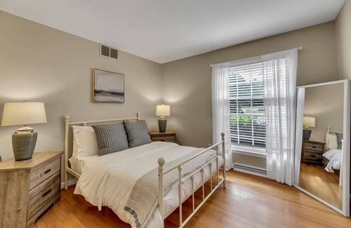 Greensboro House | Greensboro Getaway! Close 2 Everything! EZ checkIn