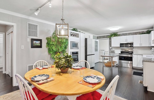Greensboro House | Greensboro Golf Getaway - 9 Mi to Downtown!