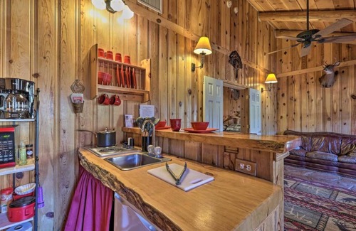 Greer Cabin | Greer Lodge- Guest Quarters