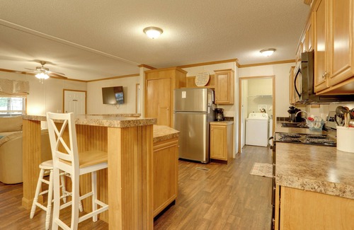 Greers Ferry Cottage | Greers Ferry Lake Access: Cabin w/Boat Slip!