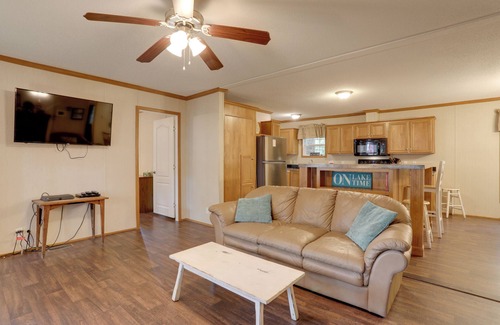 Greers Ferry Cottage | Greers Ferry Lake Access: Cabin w/Boat Slip!