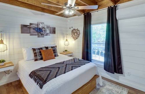 Newnata Cabin | Greers Ferry Treehouse-Style Cabin w/ Lake Access!