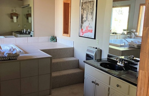 Tie Plant Cabin | Grenada Lake Just 2 Miles Oxford/Starkeville within 1 hour drive