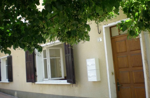 Greoux-les-Bains Apartment | GREOUX, T3 (2 bedrooms) classified *, free wi-fi, air conditioning, parking