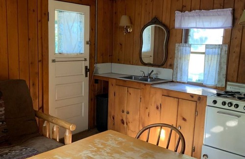 Woodruff Cabin | Gresham Shores - Lil' Sunfish - PET FRIENDLY