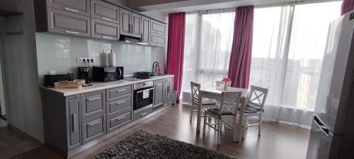 Tirgu Mures Apartment | Grey Diamond