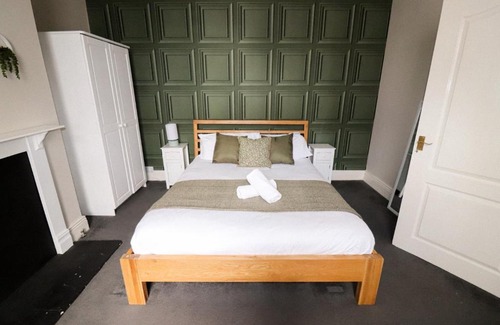 Tynemouth Apartment | Grey St Apt - Free Parking - King Bed - Long Stays Welcome - Under New Management