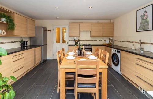 Stoke-on-Trent House | Greydawn House Summar