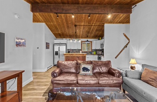Stowe Area Ski Chalet | Griffin Country Lodge, Chalet 4 ~ a mile to Stowe Resort