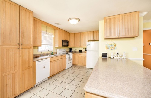 North Carolina Coast House | "Griffin's Surf Shack" PF & 2 blocks to the SURF!