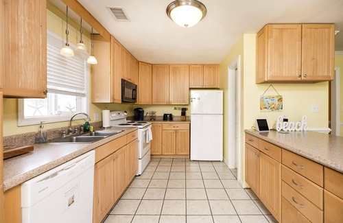 North Carolina Coast House | "Griffin's Surf Shack" PF & 2 blocks to the SURF!