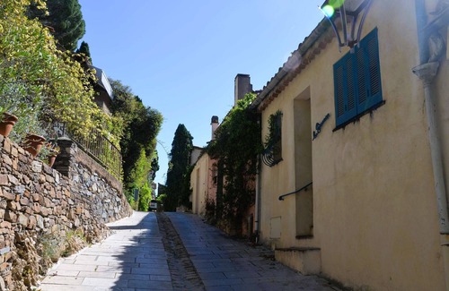 Grimaud Apartment | GRIMAUD: 1-BEDROOM APARTEMENT IN THE HEART OF THE PROVENCAL VILLAGE