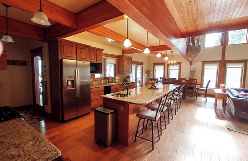 Angel Fire House | Grinning Bear Lodge: Hot Tub, Large Deck, Fire-Pit & Mountain Serenity.