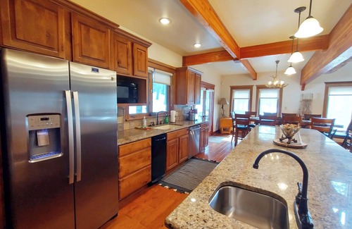 Angel Fire House | Grinning Bear Lodge: Hot Tub, Large Deck, Fire-Pit & Mountain Serenity.