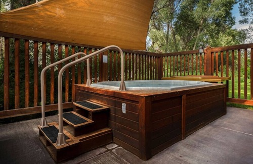 Driggs Condo | Grizzly Bear Den: Near Targhee, Sleeps 6, Hot Tub
