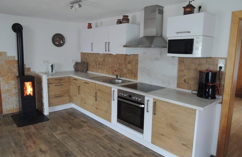 Zwolfhauser Apartment | Große Ferienwohnung (140qm) mit drei Schlaf- und einem Kaminzimmer
