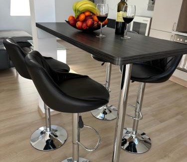 Hilbringen Apartment | Große Ferienwohnung Gästehaus NEUBAU Merzig 120m2