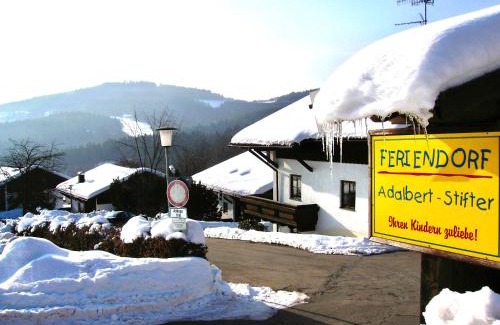 Hauzenberg Apartment | Große FeWo mit Pool Sauna & Hallenbad in Ferienanlage Bayerischer Wald