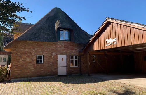Seeth House | Großer und Moderner Reetdachtraum in Bester Lage mit Großem Grundstück und Sauna