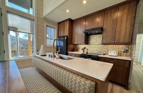 Clayton House | Groovy Palace w/ Hot Tub, Sauna, & Spectacular Mountain Views!!!