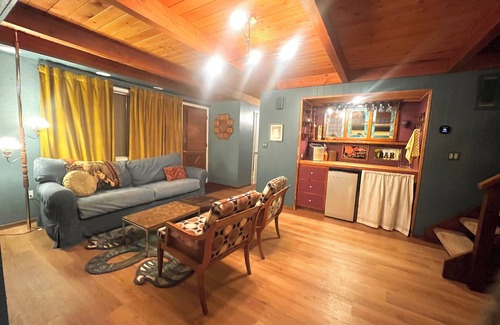 Cottonwood-Verde Village Cabin | Groovy Spacious Cabin 20mins from Sedona - with a Pool! @ That70sCabin
