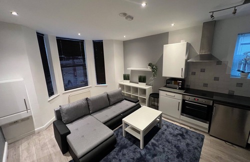 Bournemouth Apartment | Ground-Floor 1-Bedroom Apartment Near the Beach! 🌊🏡