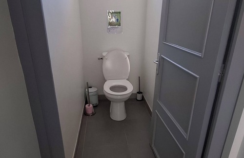 Beaugency Apartment | Ground floor apartment with courtyard. A town house with two apartments.