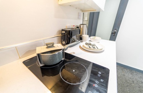 Selly Oak Apartment | Ground floor compact Studio!