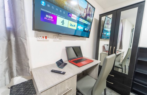 Selly Oak Apartment | Ground floor compact Studio!