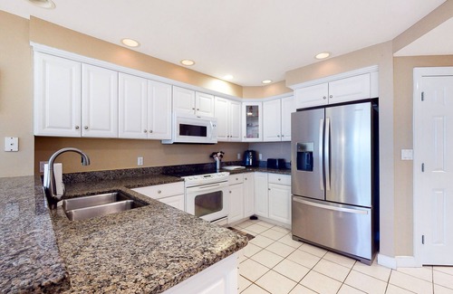 Midtown Ocean City Condo | Ground-floor condo with amazing views, beach access, pool & hot tub