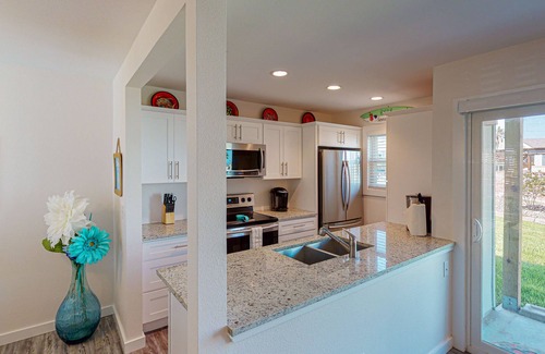 Port Aransas Condo | Ground Floor, Golf Cart Included, Pet Friendly, Shared Pool