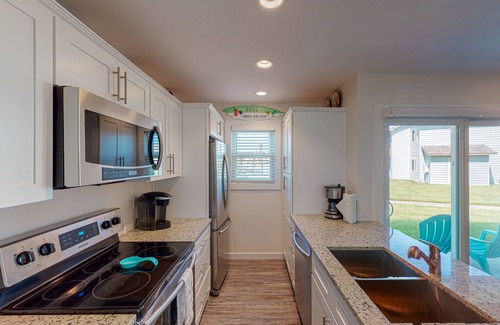 Port Aransas Condo | Ground Floor, Golf Cart Included, Pet Friendly, Shared Pool