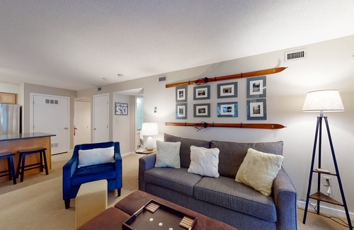 Ludlow Condo | Ground Floor ski-in/out condo, full kitchen & high-speed WiFi