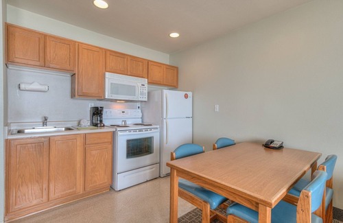 Logsden Condo | Ground floor studio-Oceanfront-Full kitchen-patio!