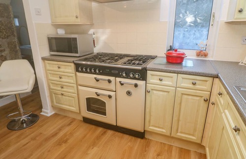 Porthcurno Apartment | GROUND FLOOR THE HAYLOFT, family friendly, with a garden in Sennen