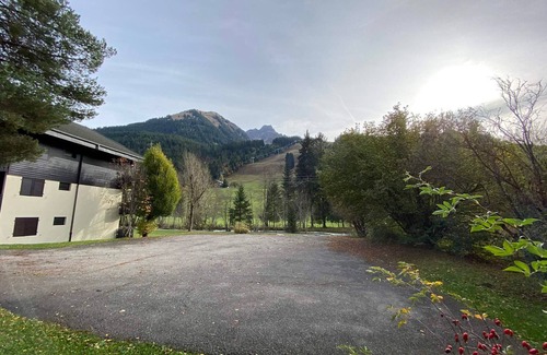 La Chapelle-d'Abondance Apartment | Ground Floor Apartment Near Ski Slopes, Parking, and Balcony