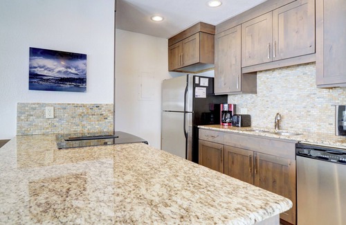 Dillon Condo | Ground Level, Lake Side, Walk to Town Pool/Hot tub E101
