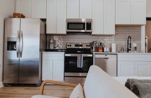 The Gate Apartment | Ground-Level Smart-Lock Studio · Walk to SSM-SLU Hospital · Free Street Parking