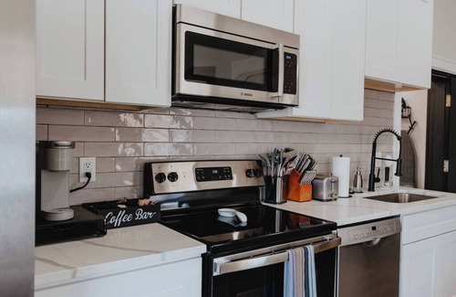 The Gate Apartment | Ground-Level Smart-Lock Studio · Walk to SSM-SLU Hospital · Free Street Parking