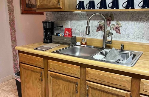 Ligonier Apartment | Ground unit of our Boutique Hotel. Enjoy the only unit with a full kitchen!