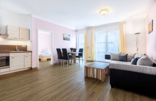 Pepelow Apartment | Group booking vacation home hang glider up to 30 guests - Ostseeferienhaus