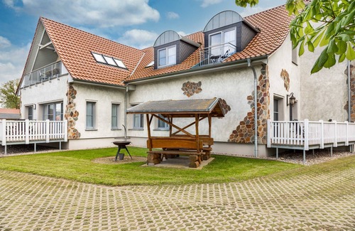 Pepelow Apartment | Group booking vacation home hang glider up to 30 guests - Ostseeferienhaus